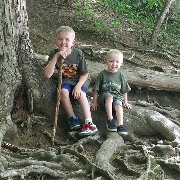 Meet your Posher, Amanda - Picture 1 of 5